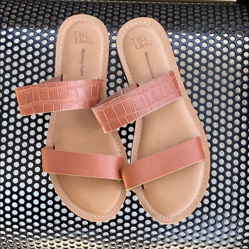 10/$50 Time and Tru Tan Memory From Sandals Flat Slip-On Style Size USA 6